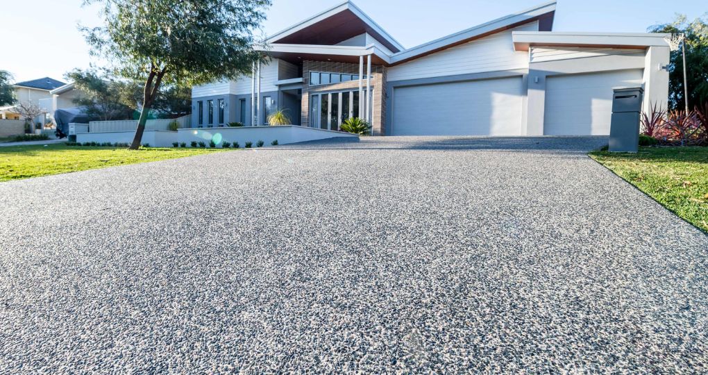 Allée en béton lavé