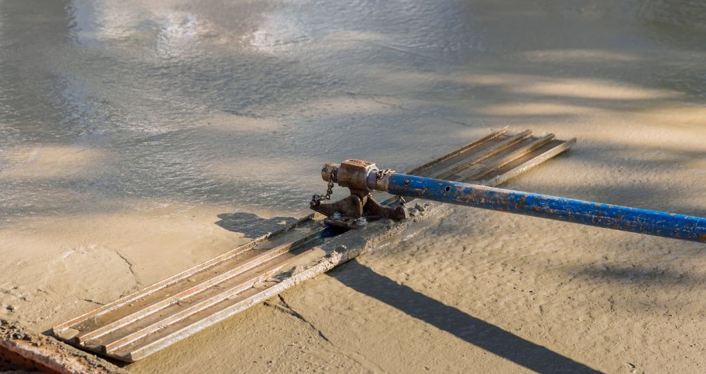Durée nécessaire pour couler une chape sur une dalle béton