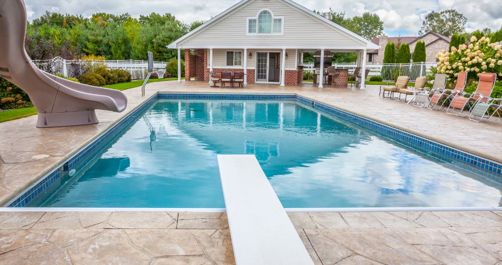 béton imprimé pour plage de piscine
