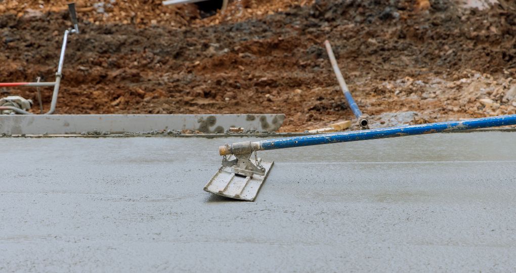 coulage du béton surfacé