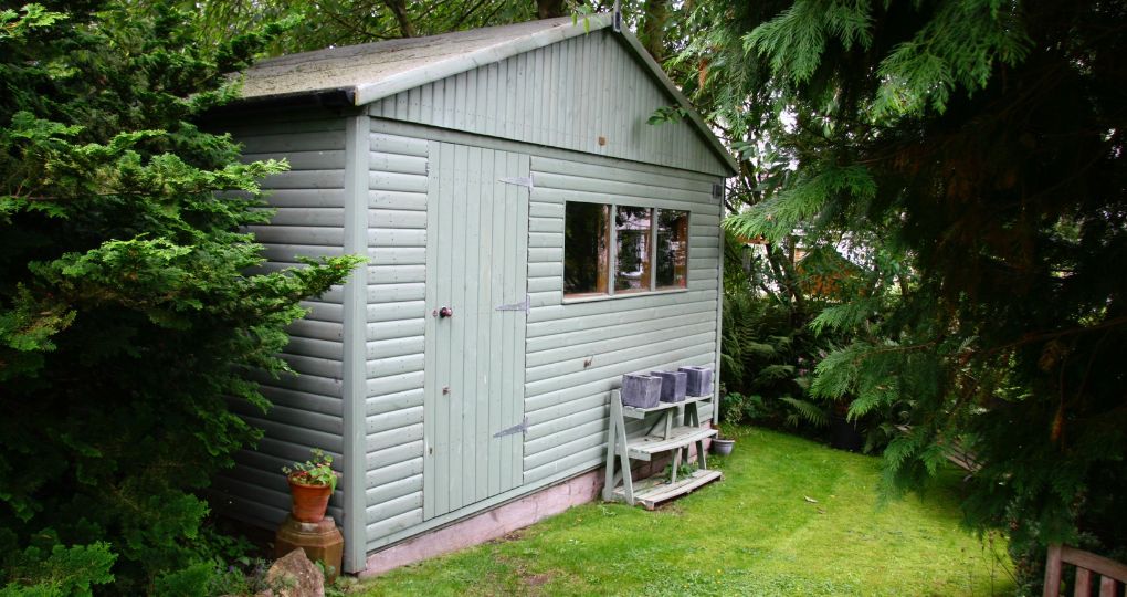 couler une dalle béton pour abri de jardin