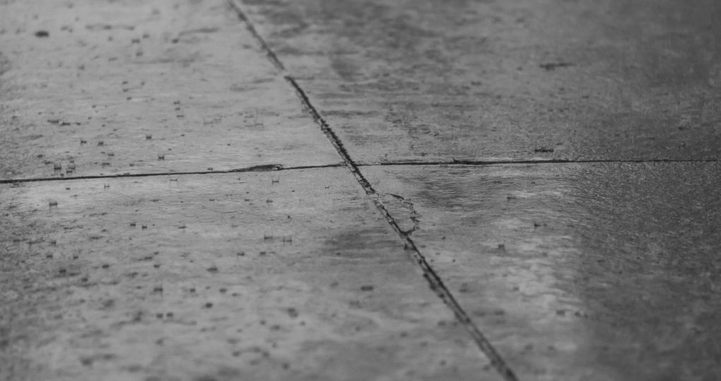 Est-ce que le béton sèche quand il pleut