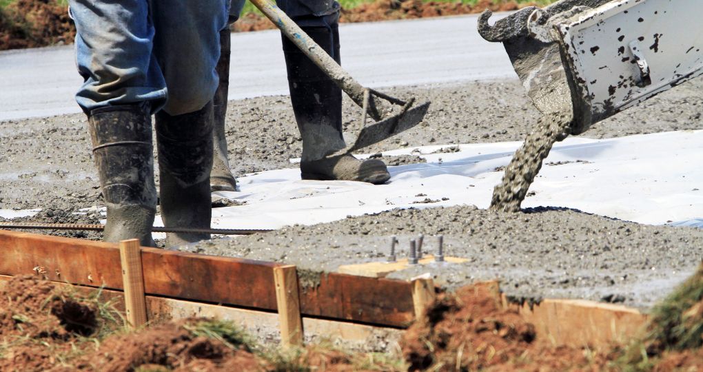 Est-il possible de couler une dalle en béton le lendemain de la pluie