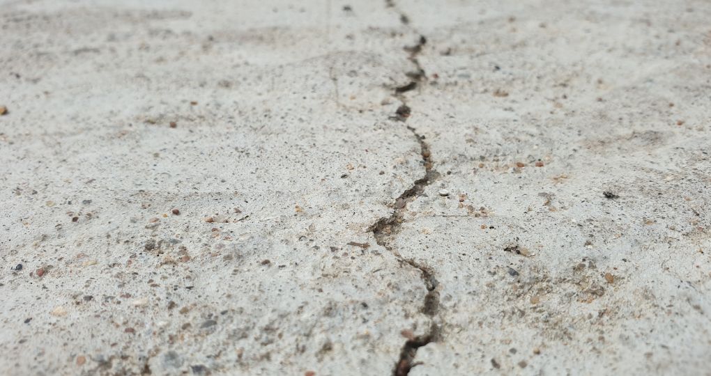 Pourquoi le béton fissure-t-il au séchage