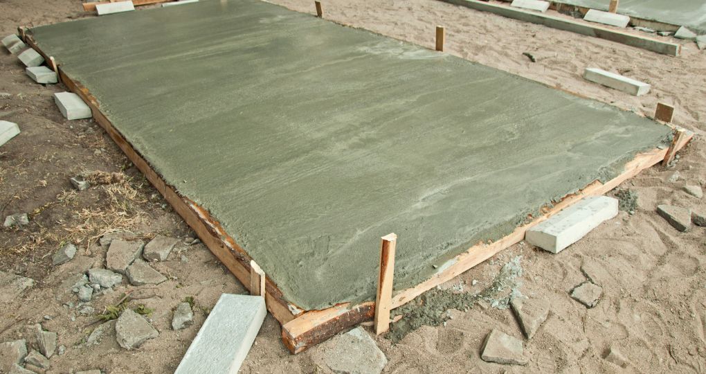 Pourquoi ma dalle en béton devient verte